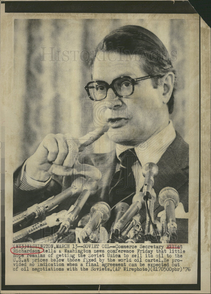 1976 Press Photo Commerce Secretary Elliot Richardson - Historic Images