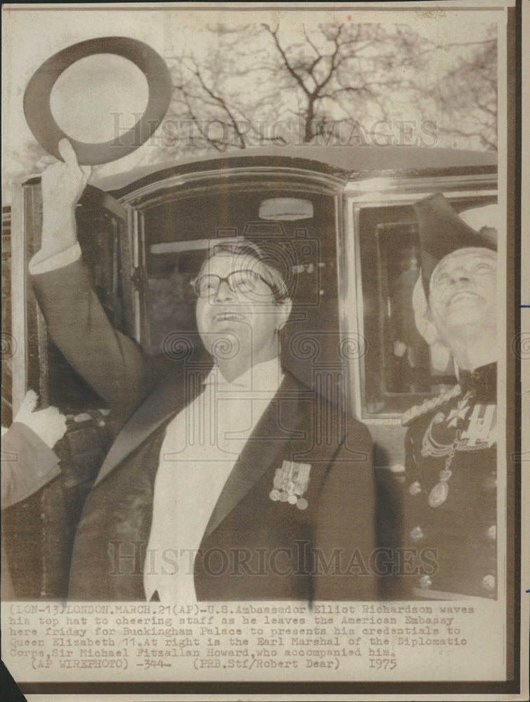 1975 Press Photo U.S. Ambassador Elliot Richardson American Embassy London - Historic Images