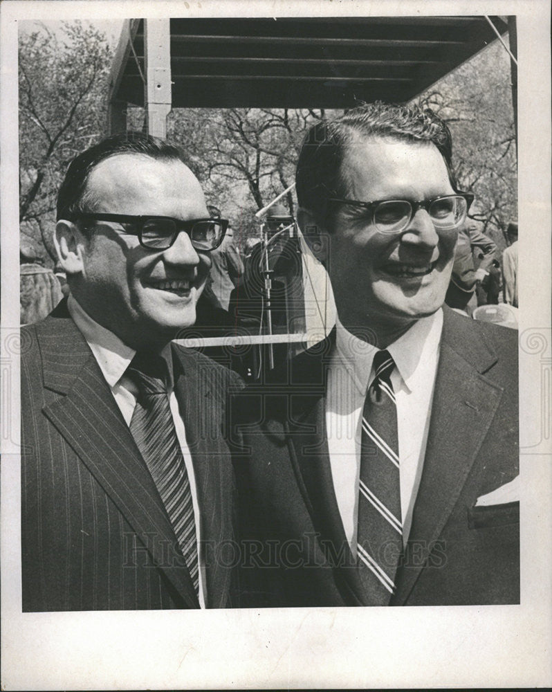 1970 Press Photo Edmund Kucharski Cook County Treasurer Elliott Richardson - Historic Images