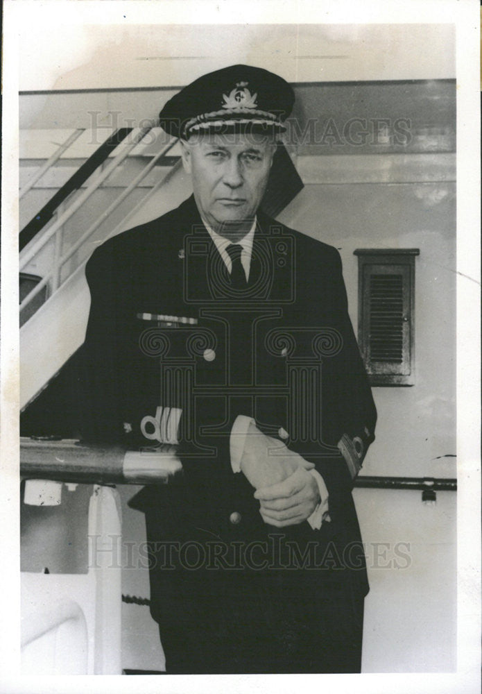 1965 Press Photo Capt. Oscar Ribari, Italian luxury liner captain. - Historic Images