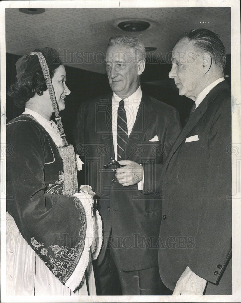 1962 Press Photo Mrs Helen Giannakodoulos, George Sisler, Joseph Beuttas - Historic Images