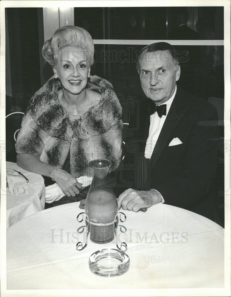 1963 Press Photo Mr and Mrs Reuben Thorson, McCormick Place - Historic Images