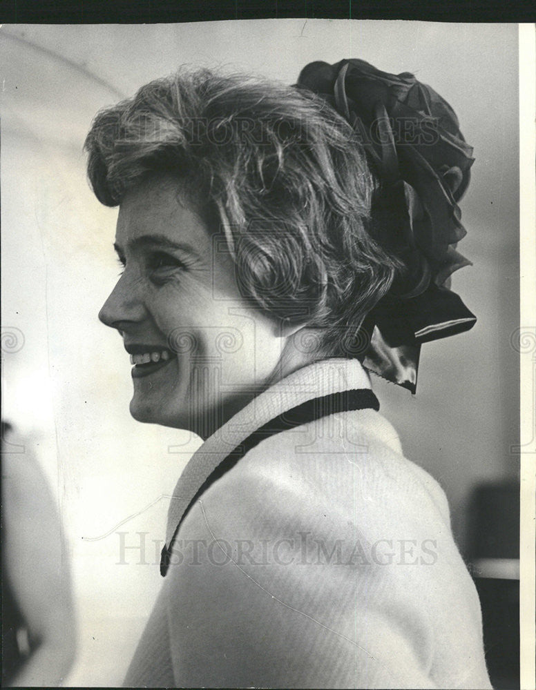 1966 Press Photo Mrs Crawford Thorne, Mammoth Rose on the Back of her Head - Historic Images