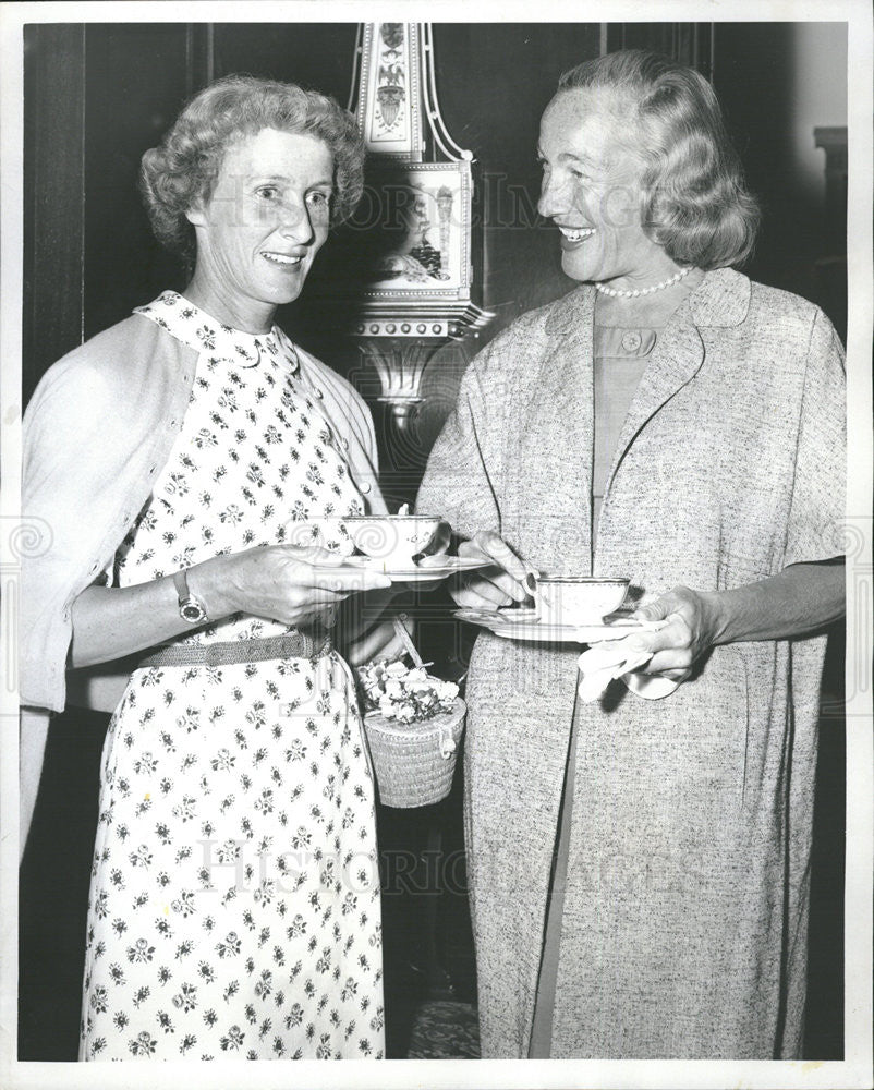 1957 Press Photo Mrs Bruce Thorne, Mrs. R.D. Stuart - Historic Images