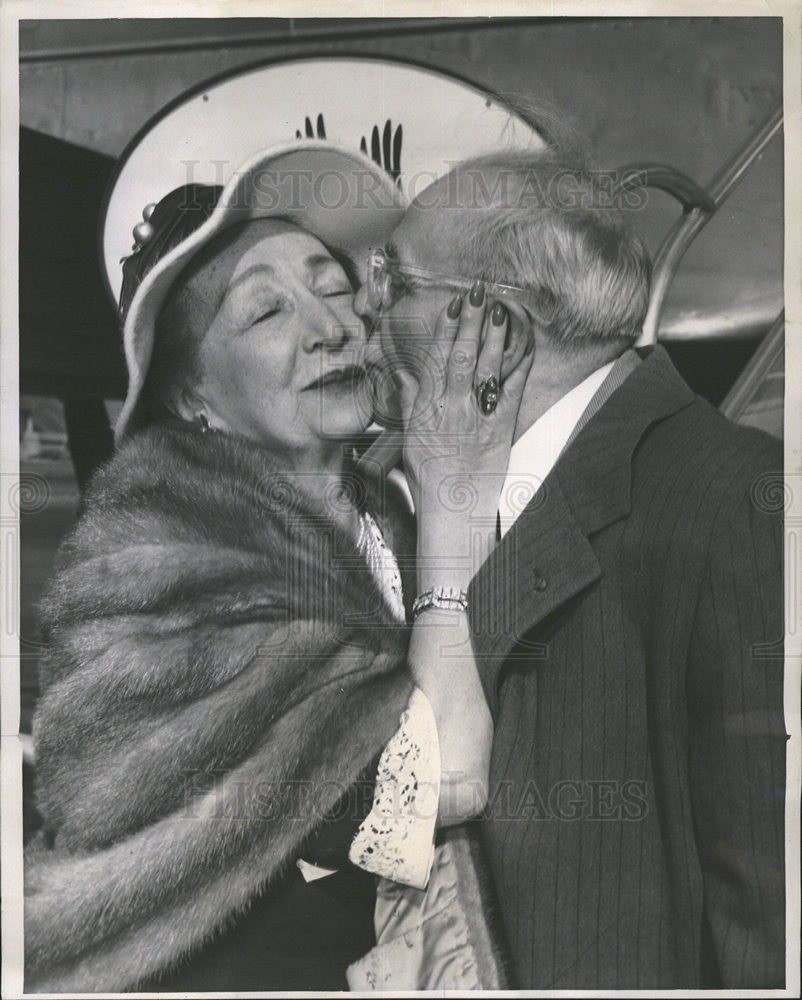 1951 Press Photo Dr MAx Thorek and wife.On his way to Europe to recive award - Historic Images