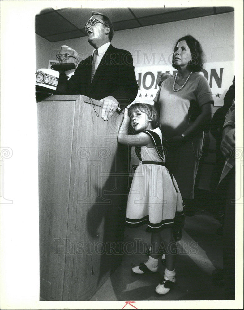 1985 Press Photo Gov James Thompson, wife Jane &amp; Daughter Samantha Campaigning - Historic Images