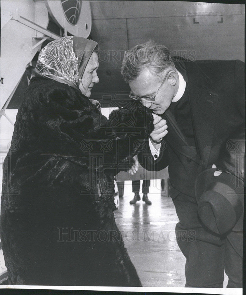 1960 Press Photo Joseph Prunskis Chicago Rev Russia O Hare International Airport - Historic Images