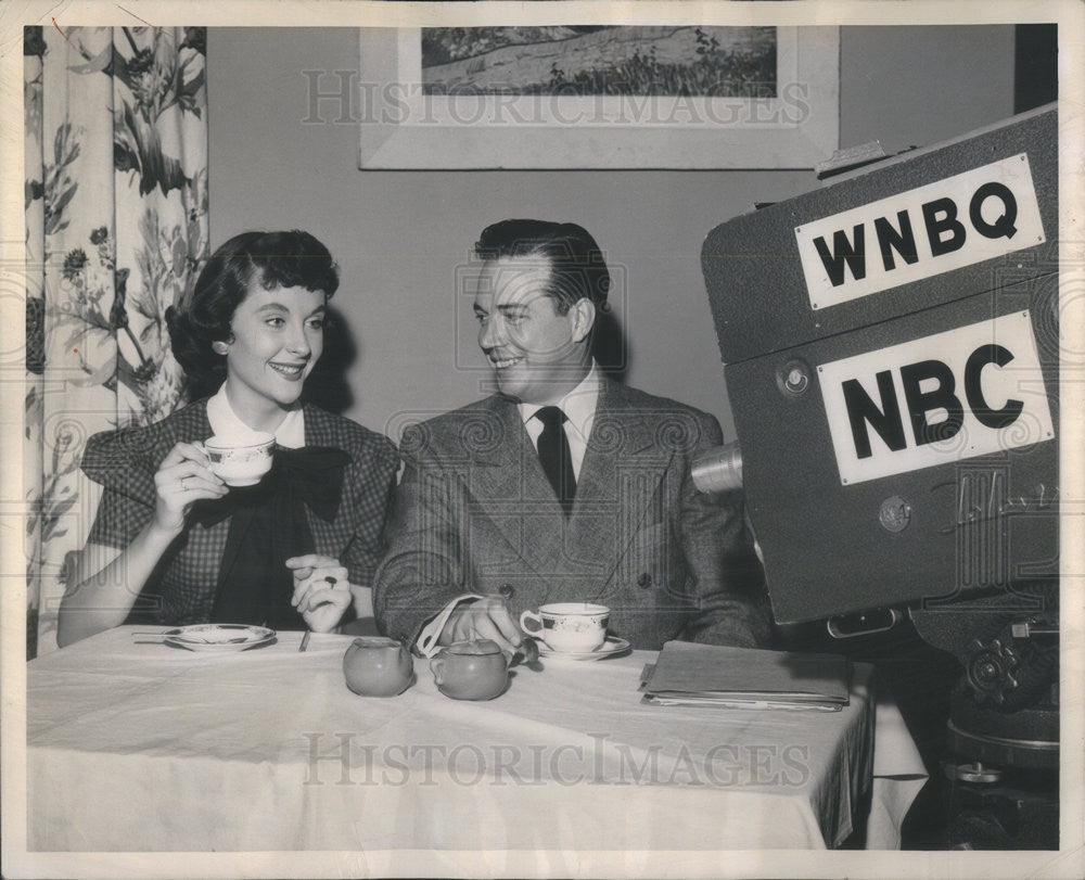 1952 Press Photo Marilyn Lovell and Hugh Downs - Historic Images