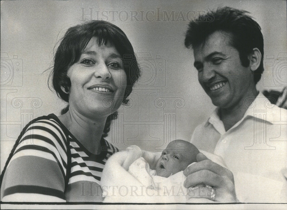 1972 Press Photo Mr. and Mrs George Rebalchanko Premmie Elizabeth Smallest Baby - Historic Images