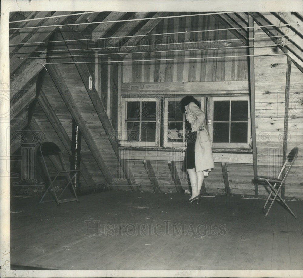 1942 Press Photo Murdered Gustave Redemske&#39;s attic where killers waited - Historic Images