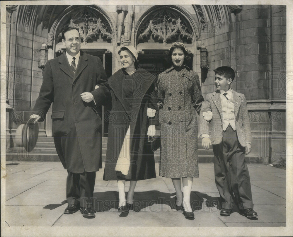 1955 Press Photo Alderman Robert Merriam, Mrs. Robert Merriam, Aimee &amp; - Historic Images