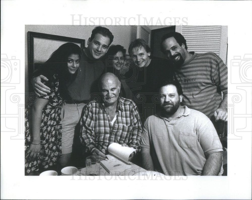 1991 Press Photo Harry Mark Petrakis,author with cast of Greek Streets - Historic Images