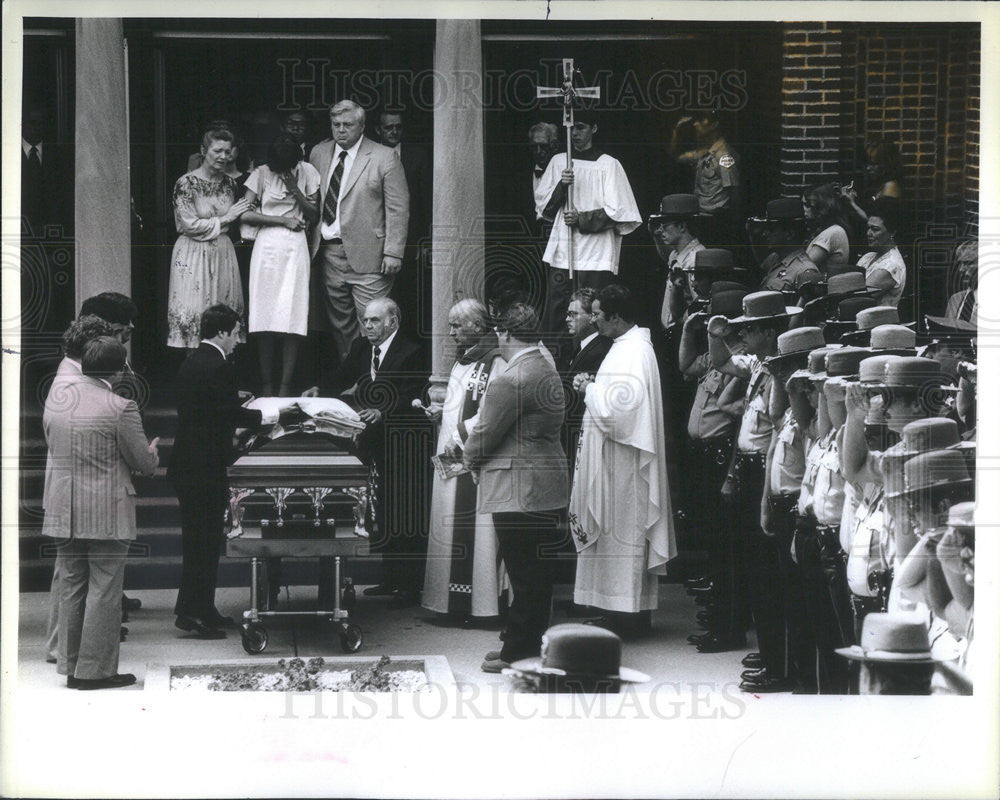 1983 Press Photo STEVEN MAYER DEPUTY SHERIFF ST. PATRICK&#39;S CHURCH - Historic Images