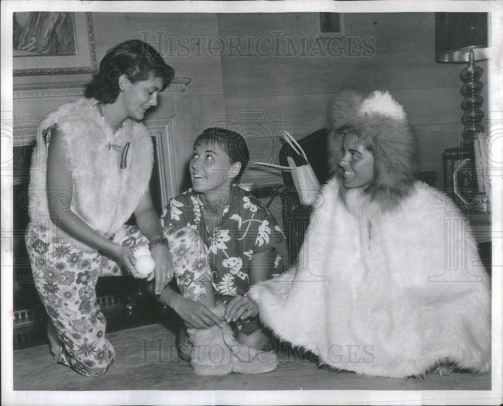 1959 Press Photo Mrs. Harvey Mason Snow Chase Club - Historic Images