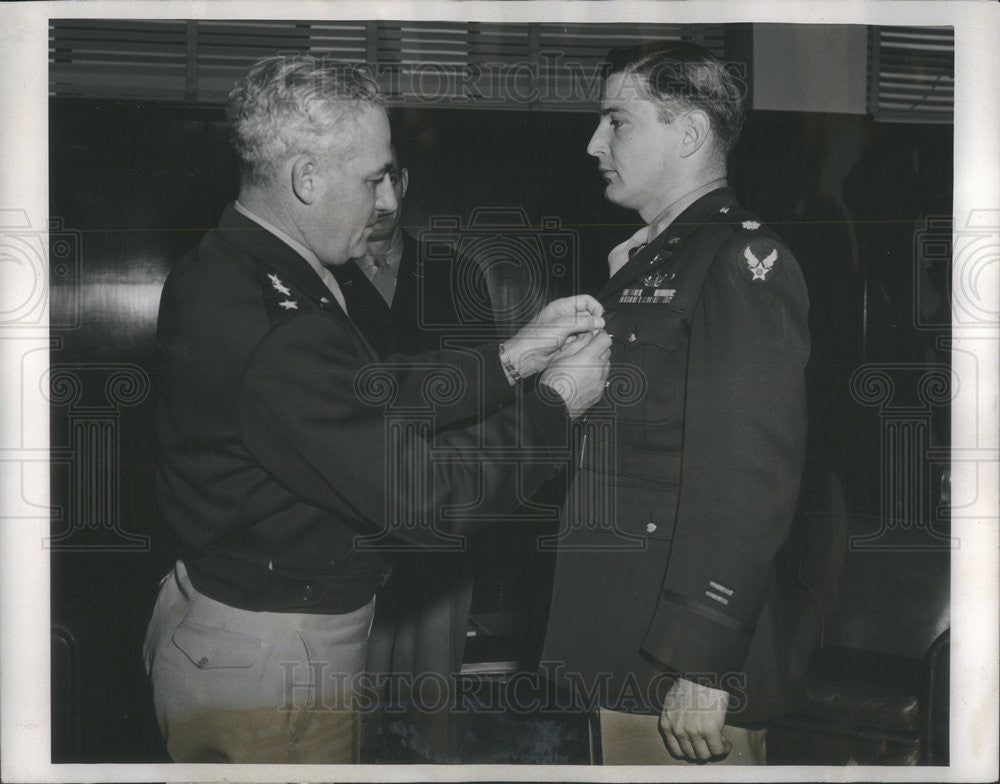 Undated Press Photo Maj. Gustave E. Lundquist receives congratulations from Gen.Nathan. - Historic Images