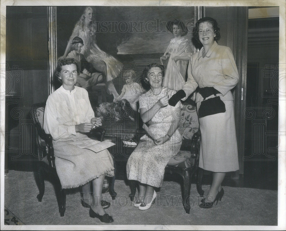 1955 Press Photo Mrs.Otto Madlener Chairman of Women Group welcomes others. - Historic Images