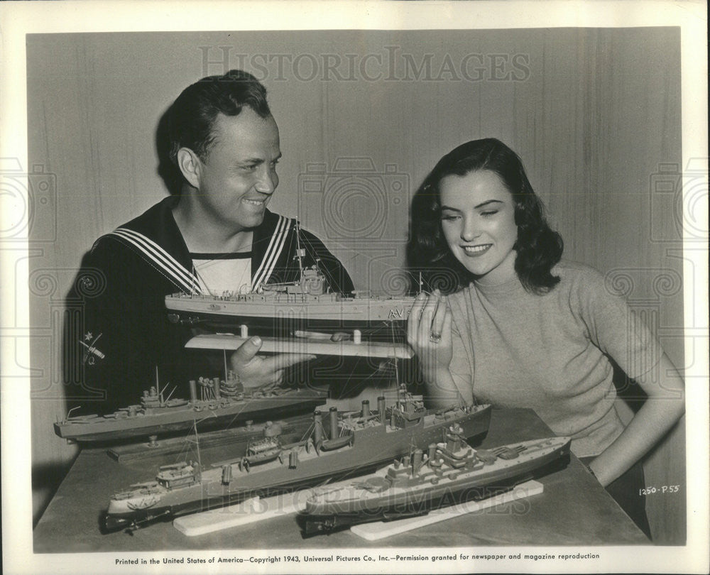 1943 Press Photo Walter Sande, expert ship model builder. - Historic Images