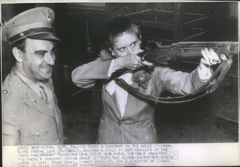 1943 Press Photo Connecticut Representative Clare Boothe Luce Shooting Rifle - Historic Images