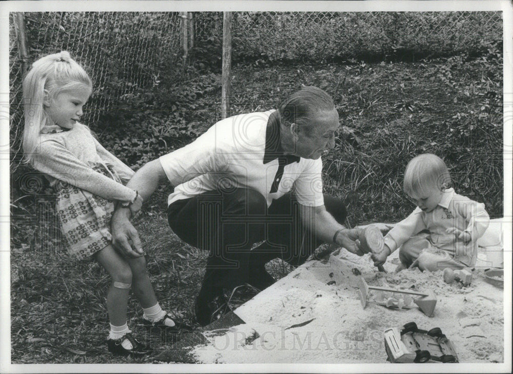 Undated Press Photo James Strom Thurmond American Politician US Senator With Family - Historic Images