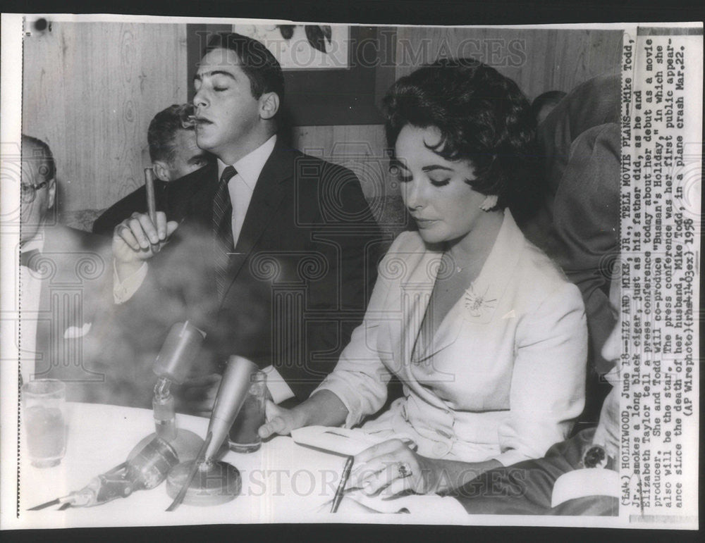 1958 Press Photo Hollywood Liz and Mike Jr Elizabeth Taylor Busman s Holiday - Historic Images