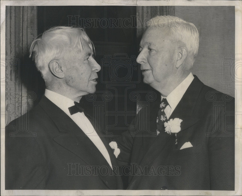 1951 Press Photo Carl Sandburg American Writer with Mayor Martin Kennelly - Historic Images