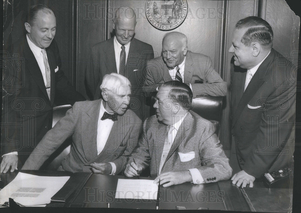 1957 Press Photo Carl Sandburg Chicago Dynamic Committee - Historic Images