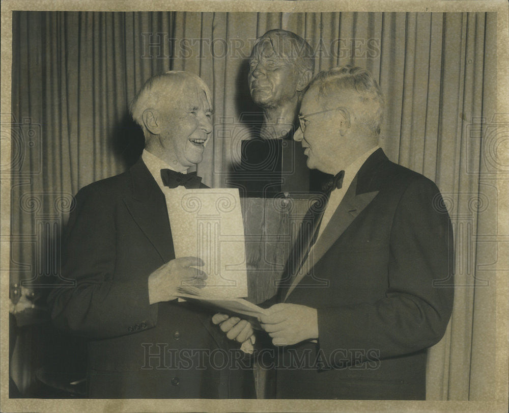 1956 Press Photo Carl Sandburg Modern Poetry Assn President - Historic Images