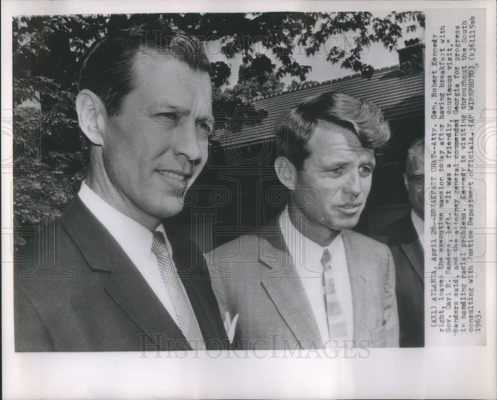 1963 Press Photo Robert Kennedy General Attorney Breakfast Carl Sander Governor - Historic Images