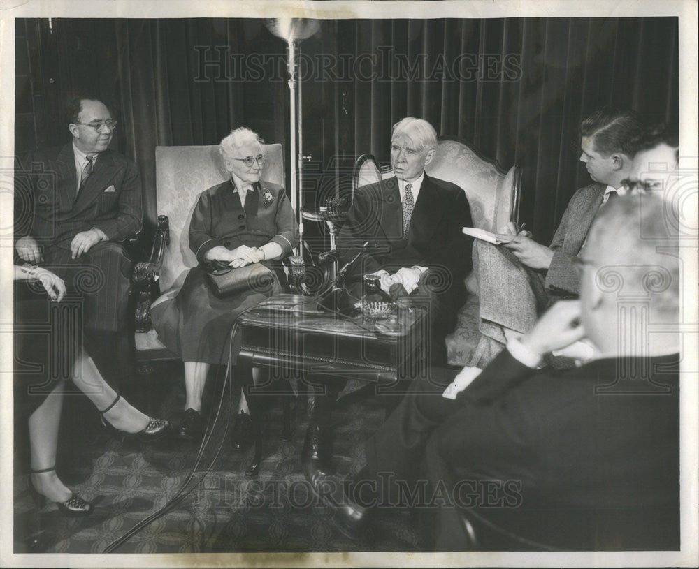 1953 Press Photo Mr and Mrs Carl Sandburg at Press Interview - Historic Images