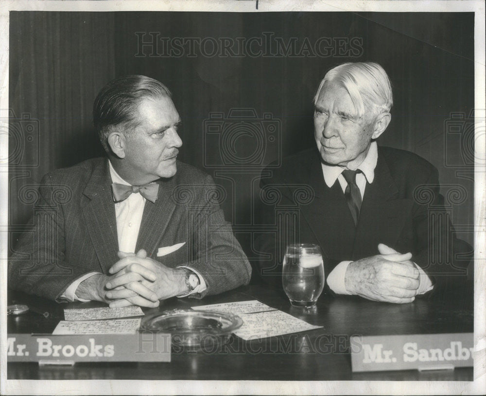 1957 Press Photo Ned Brooks, Carl Sandburg - Historic Images