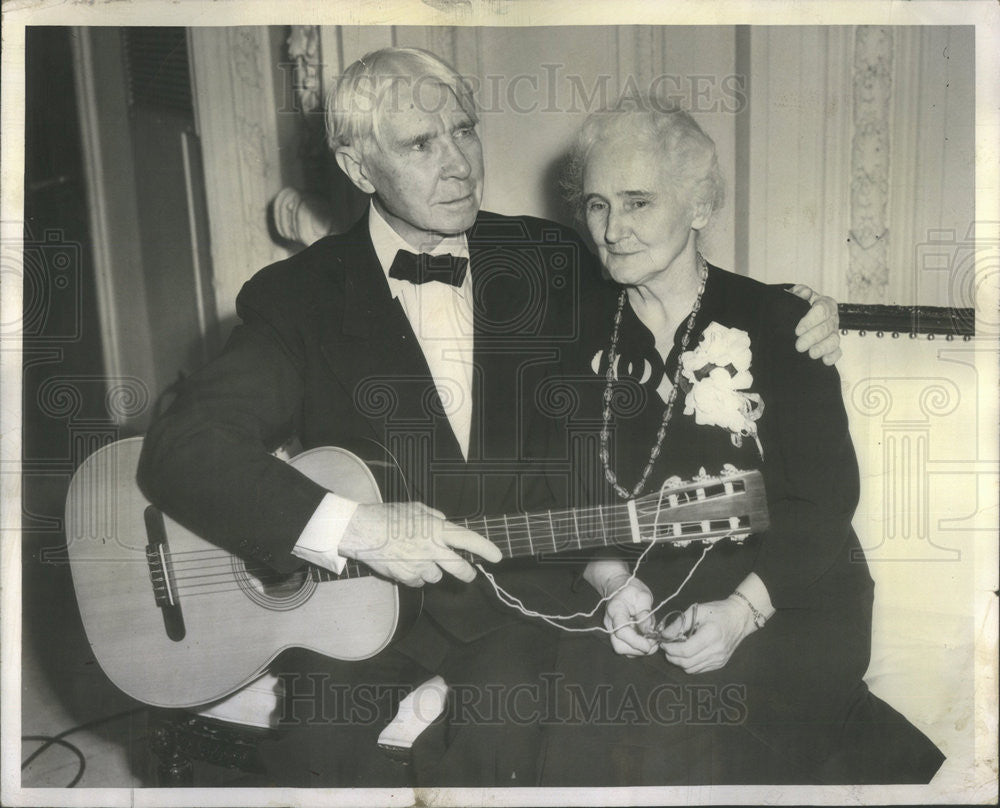 1953 Press Photo Mr and Mrs Carl Sandburg, Blackstone Hotel - Historic Images