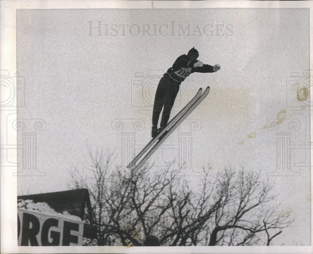 1962 Press Photo Anstein Samuelstuen takes the highest jump of the day. - Historic Images