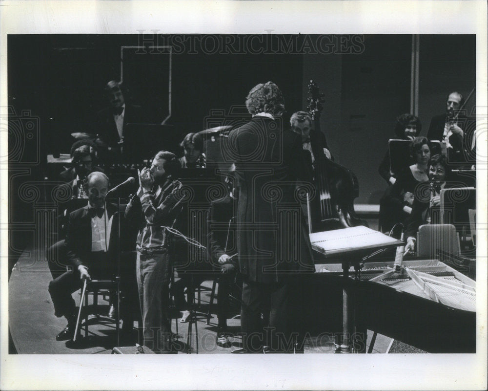 1985 Press Photo of harmonica player Corky Siegel and Grant Park Symphony - Historic Images