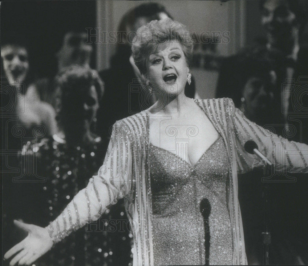 1988 Press Photo Angela Lansburry hosts the 42nd Annual Tony Awards. - Historic Images