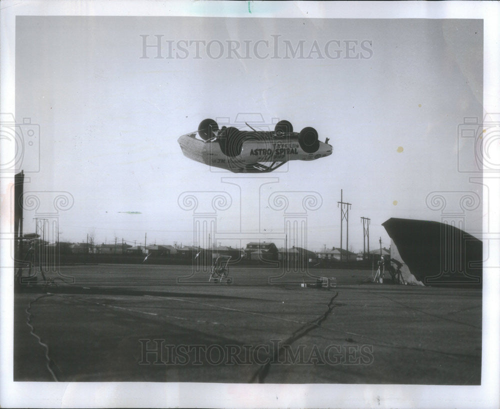 1973 Press Photo Bud Tingelstad American racecar driver Perform Astro Spiral - Historic Images