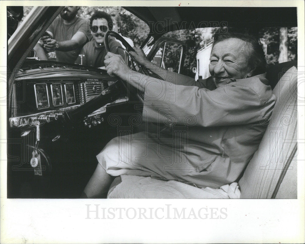 1985 Press Photo Clara Peller Director - Historic Images