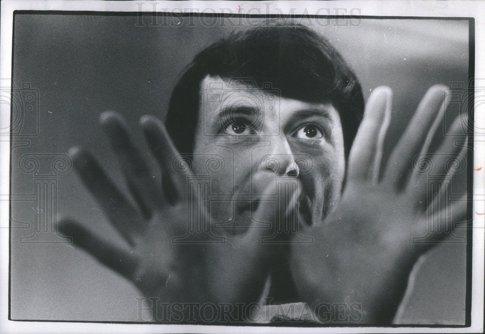 1971 Press Photo Layne A. Longfellow/Game/Body Talk/Psychology - Historic Images