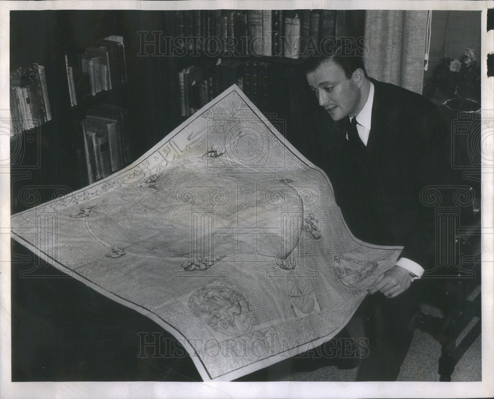 1962 Press Photo Kenneth Nebenzahi Paid $3920 for Rare Turkish Map Chicago - Historic Images