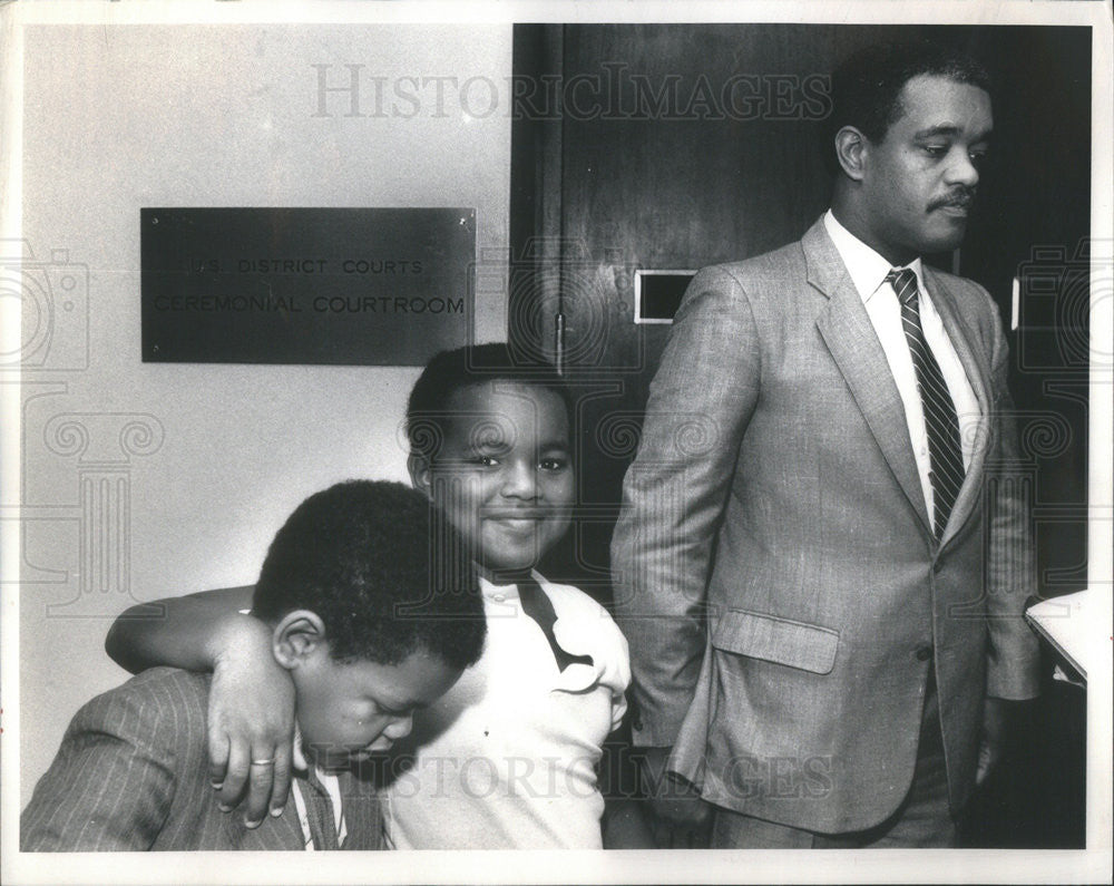 1987 Press Photo James Patrick head state Family Policy Task Force with his sons - Historic Images