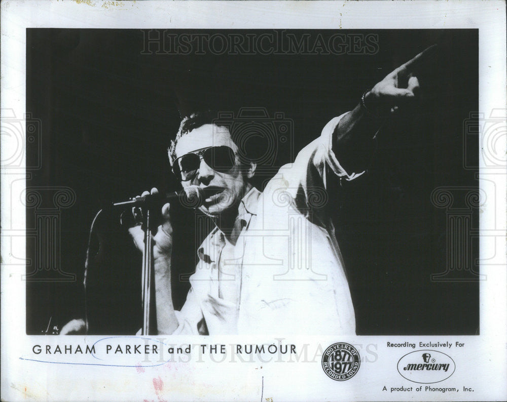 1977 Press Photo Punk Musician Graham Parker Performing With Band The Rumour - Historic Images