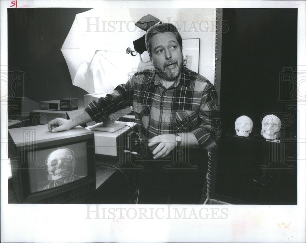 1992 Press Photo Lewis Sadler, University Of Illinois, To Study Cassidy&#39;s Skull - Historic Images