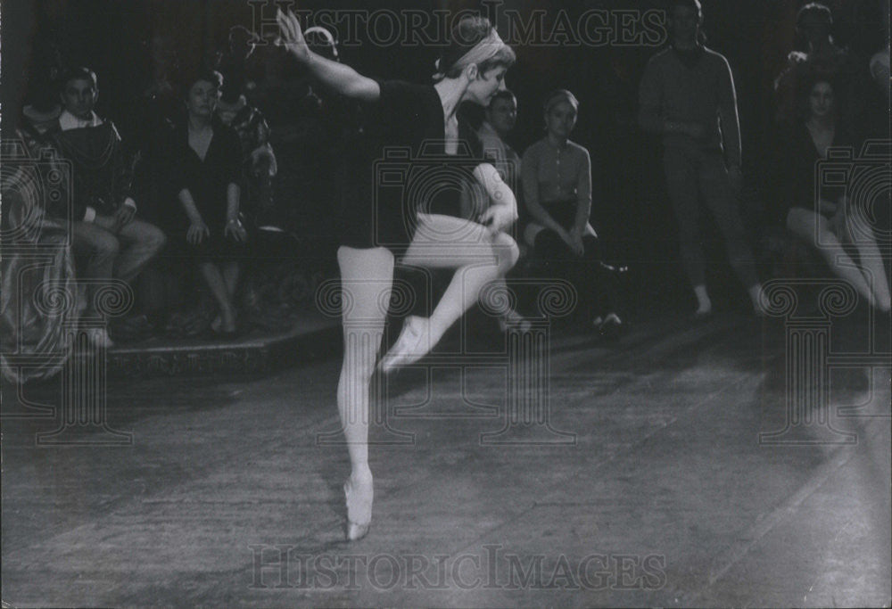 1968 Press Photo The Sleeping Beauty Ballet Dancer Merle Park Rehearsing - Historic Images