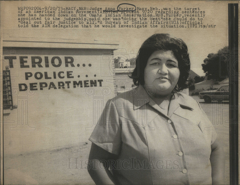 1973 Press Photo Judge Anna Parker Outside Police Department Macy Nebraska - Historic Images