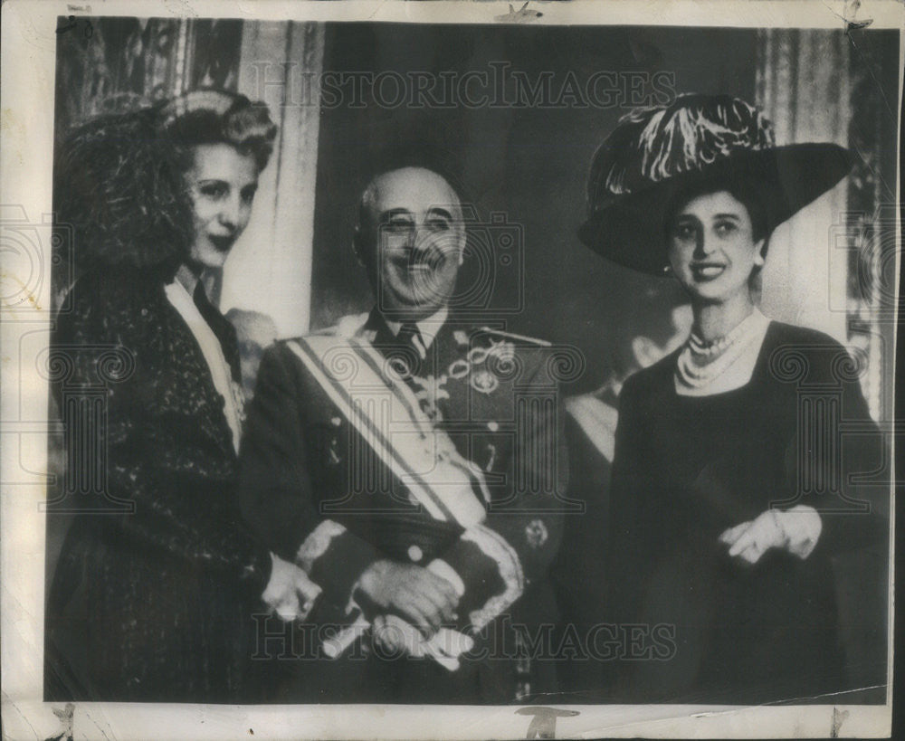 1947 Press Photo Mme Maria Peron Generalissimo Franco Spains Royal Palace - Historic Images