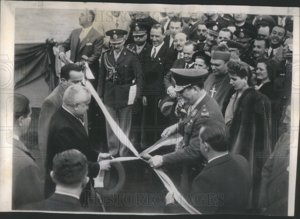 1947 Press Photo Pres Gaspar Dutra.Brazil and Pres Juan Peron,Argent - Historic Images