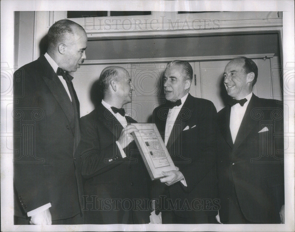 1952 Press Photo Dwight Palmer General Cable Corporation Urban League Award - Historic Images