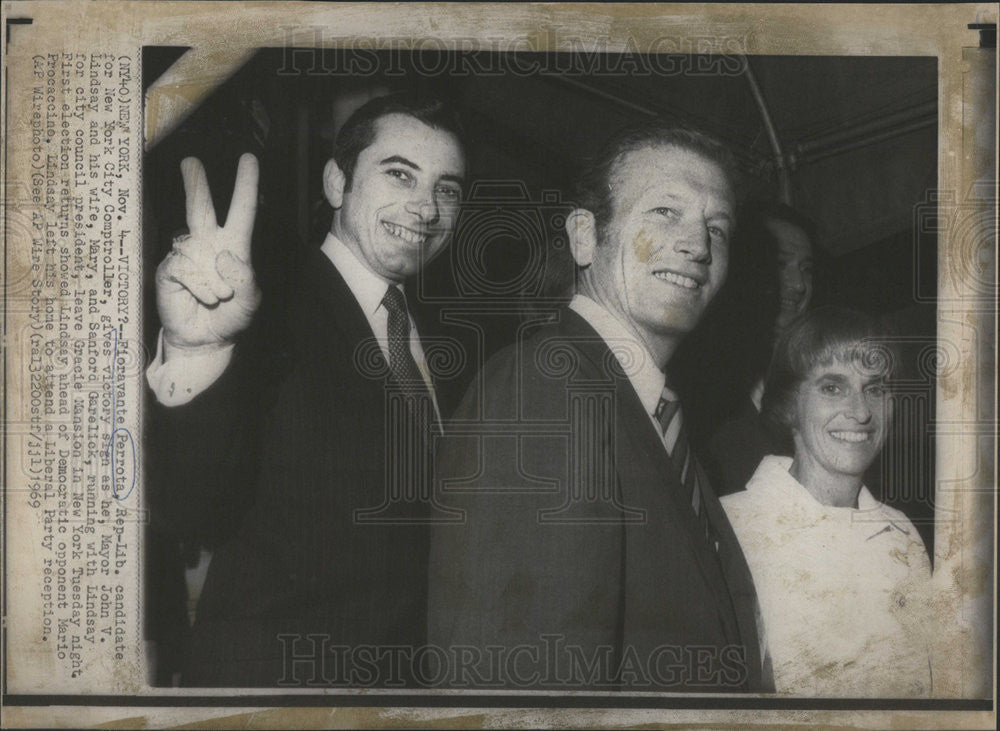 1969 Press Photo Fioravante Perrota Mayor Lindsay Wife Mary Sanford Garelick - Historic Images