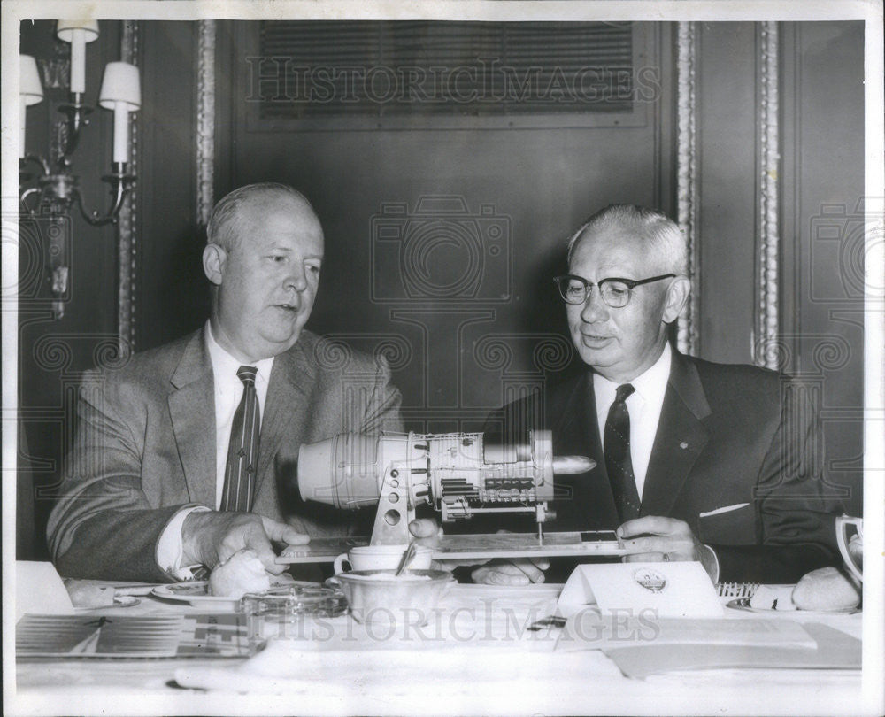 1957 Press Photo George R Perrine Illinois Commerce Commission Chairman with Ray - Historic Images