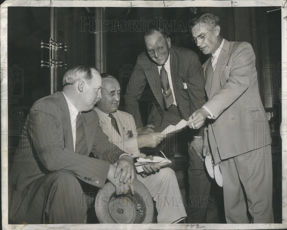 1945 Press Photo George R Perrine Illinois Commerce Commission Chairman Aurora - Historic Images