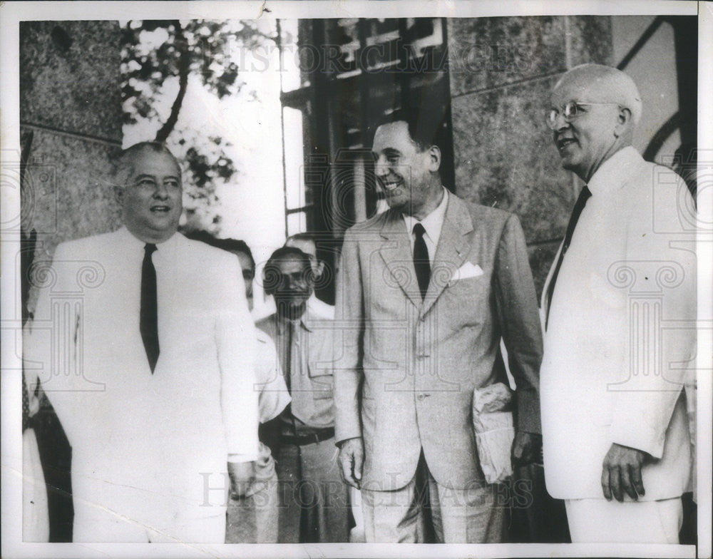 1955 Press Photo Argentine Juan Person and Panama&#39;s Treasury Minister A Aleman - Historic Images